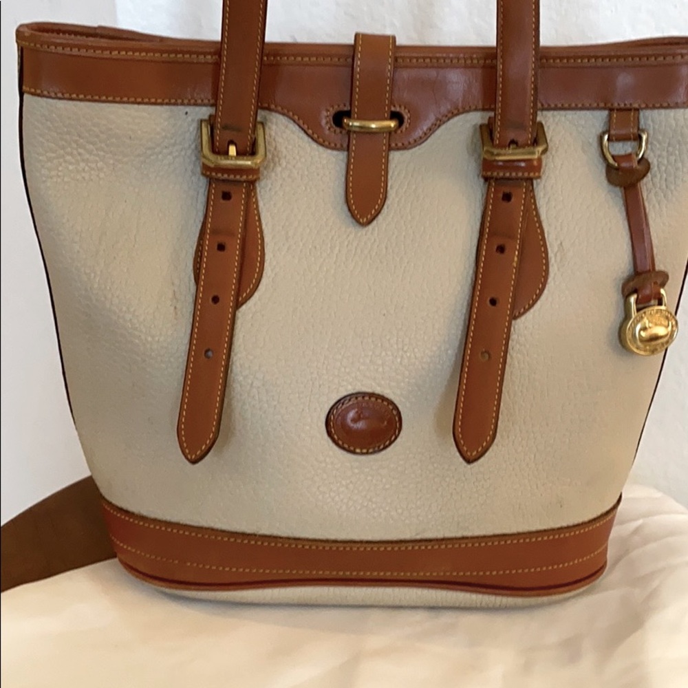 Dooney and Bourke Hand bag